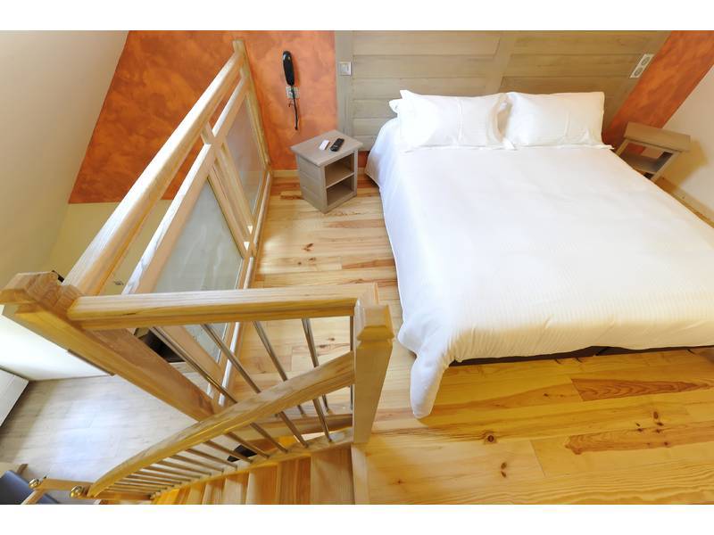 Logis Hotel Restaurant Les 2 Rives - A75, En Bordure De Riviere 班纳萨克 外观 照片