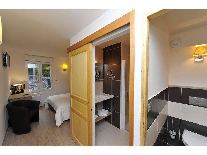 Logis Hotel Restaurant Les 2 Rives - A75, En Bordure De Riviere 班纳萨克 外观 照片