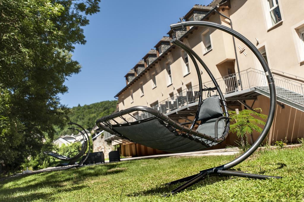 Logis Hotel Restaurant Les 2 Rives - A75, En Bordure De Riviere 班纳萨克 外观 照片