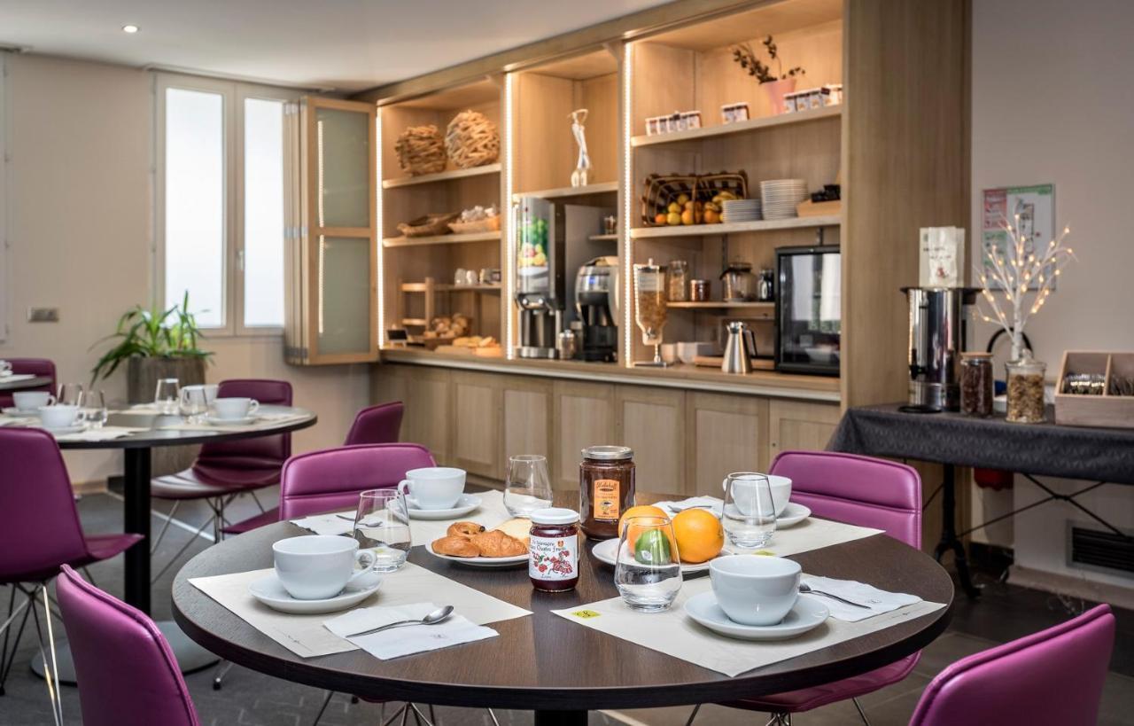 Logis Hotel Restaurant Les 2 Rives - A75, En Bordure De Riviere 班纳萨克 外观 照片