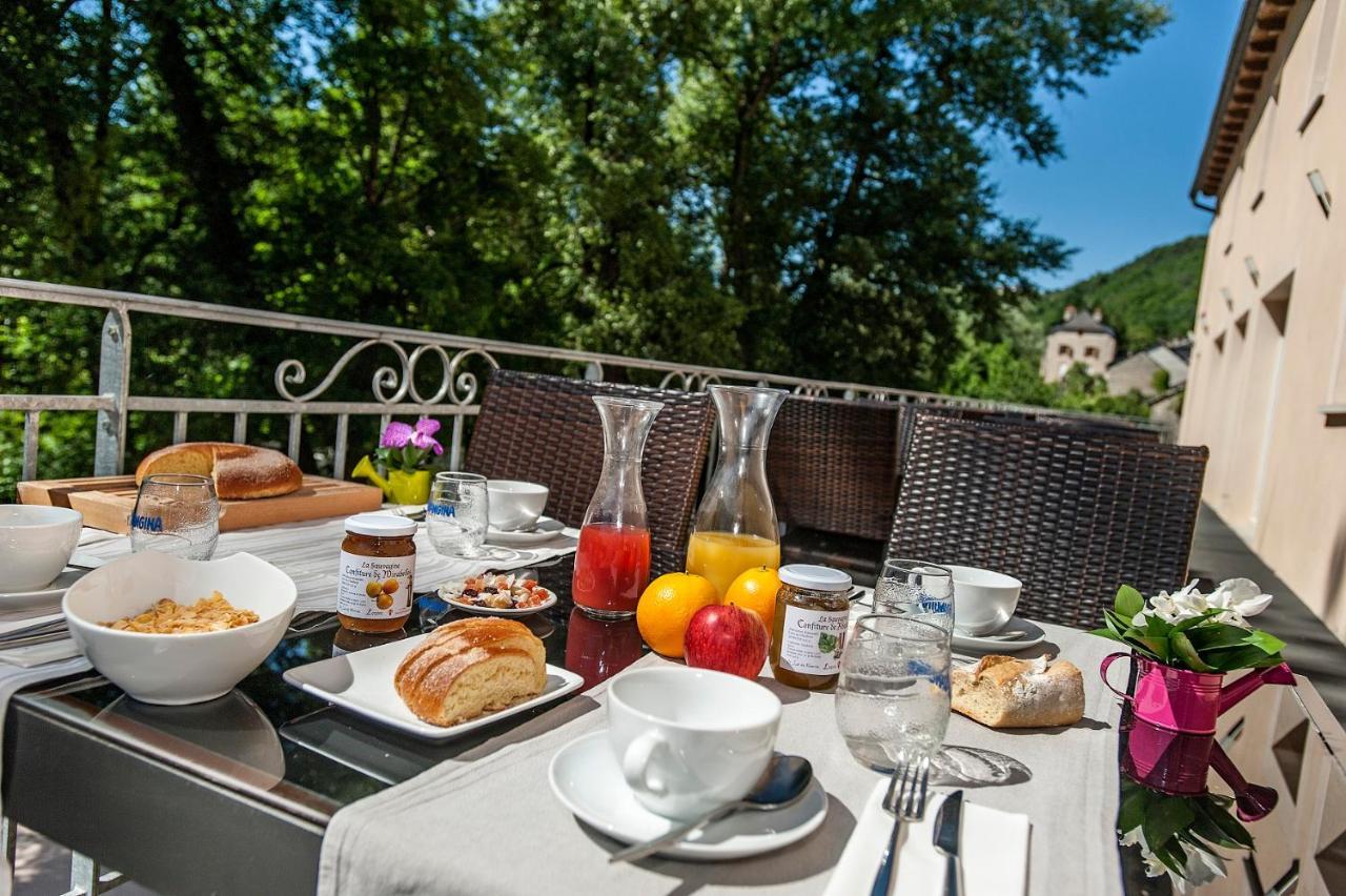 Logis Hotel Restaurant Les 2 Rives - A75, En Bordure De Riviere 班纳萨克 外观 照片