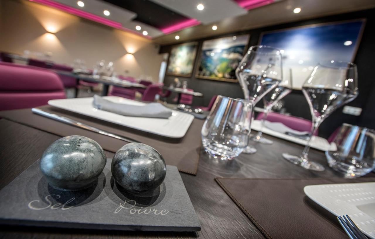 Logis Hotel Restaurant Les 2 Rives - A75, En Bordure De Riviere 班纳萨克 外观 照片
