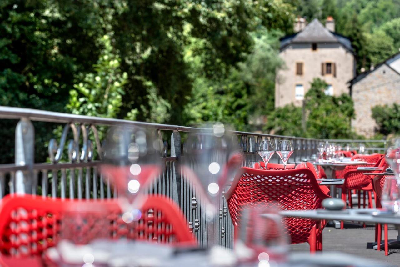Logis Hotel Restaurant Les 2 Rives - A75, En Bordure De Riviere 班纳萨克 外观 照片