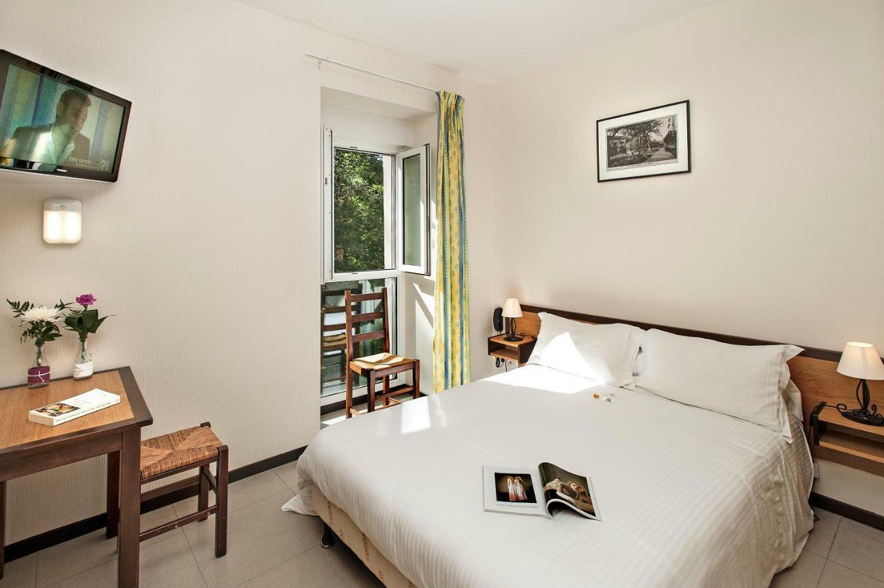 Logis Hotel Restaurant Les 2 Rives - A75, En Bordure De Riviere 班纳萨克 外观 照片